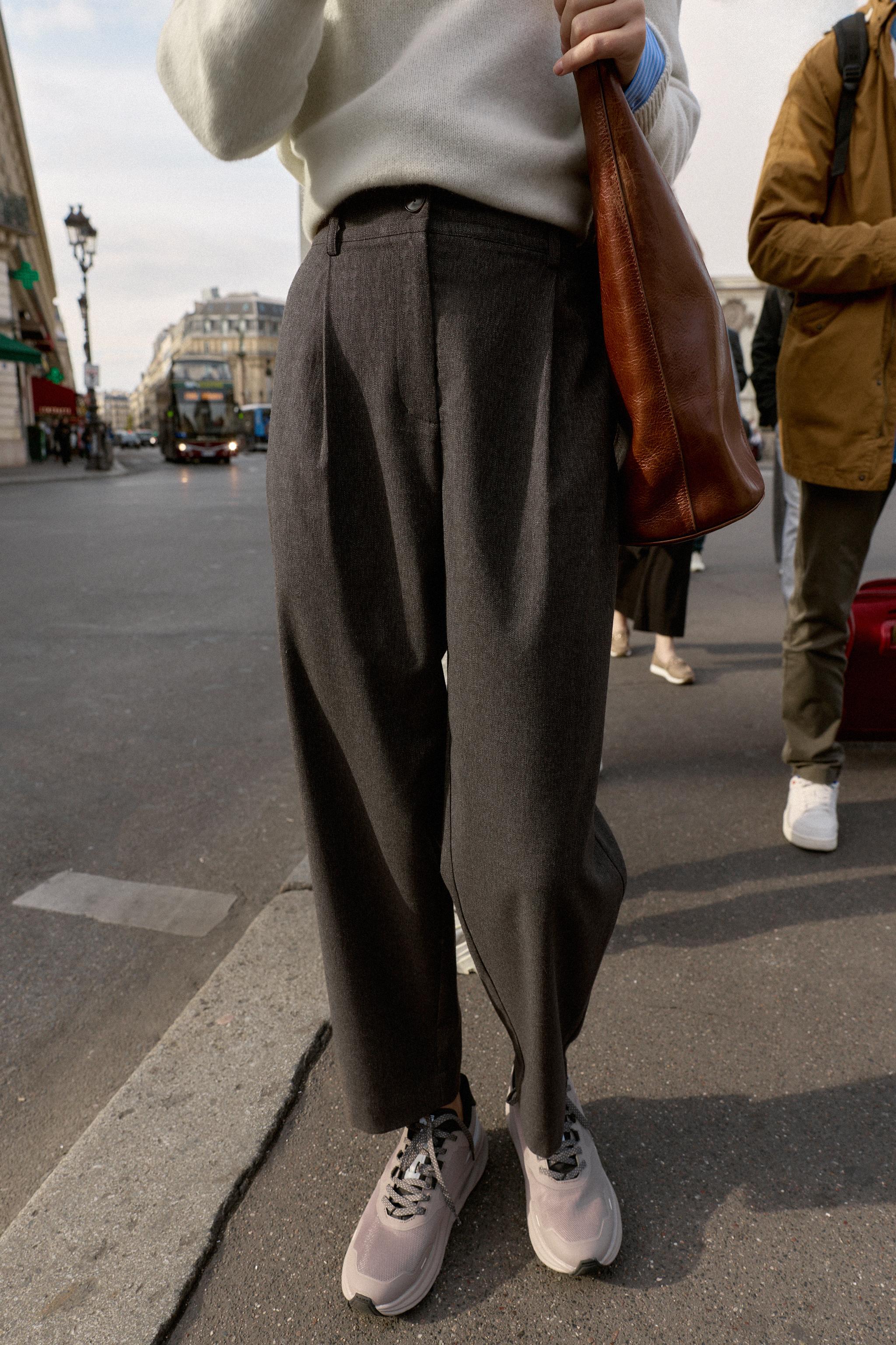PLEATED PANTS WITH ELASTIC BACK