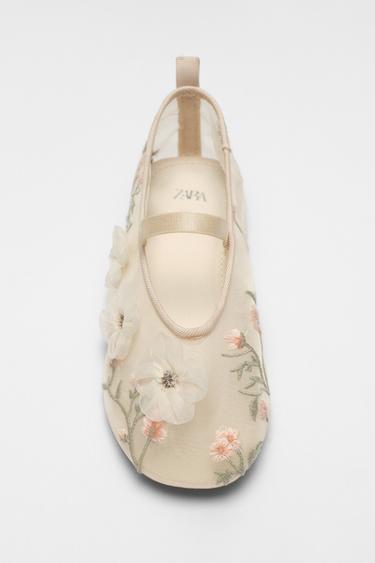 BALLERINES À FLEURS - Blanc écru de Zara