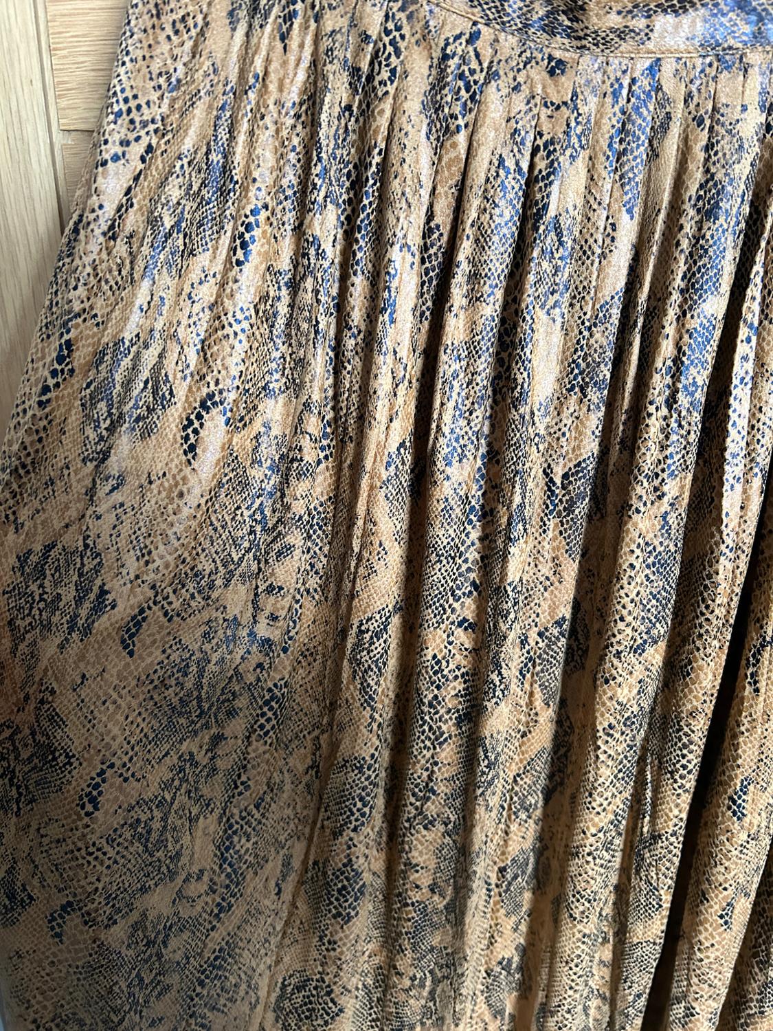 SNAKESKIN PRINT PLEATED MIDI SKIRT - Image 3