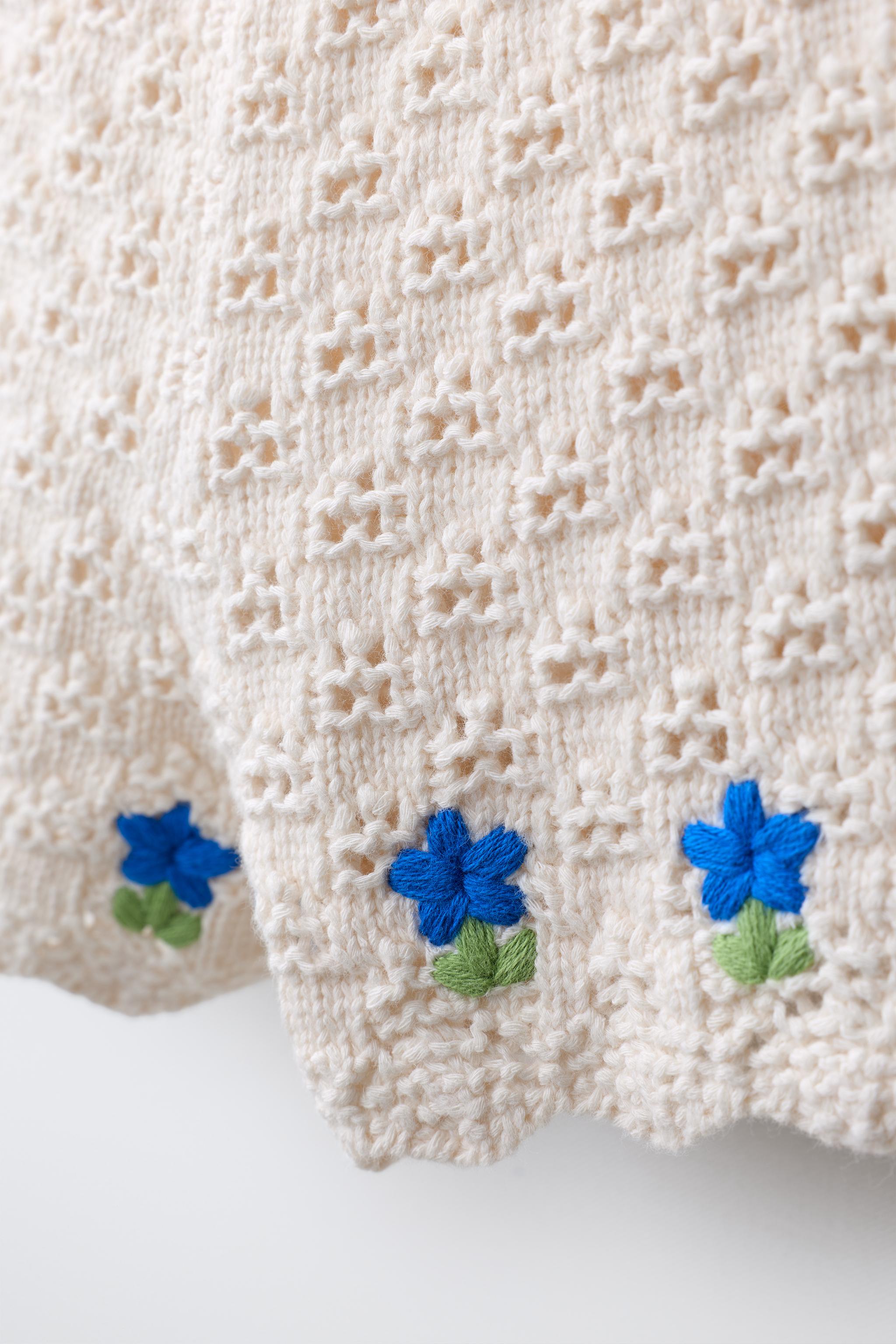EMBROIDERED CROCHET KNIT SHORTS