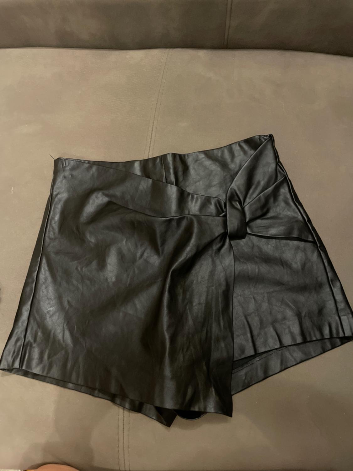 FAUX LEATHER KNOTTED BERMUDA SHORTS