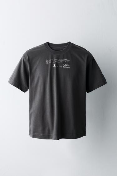 تيشرت سبورتي بشعار - رمادي أنثراسايت الخاص بـ Zara