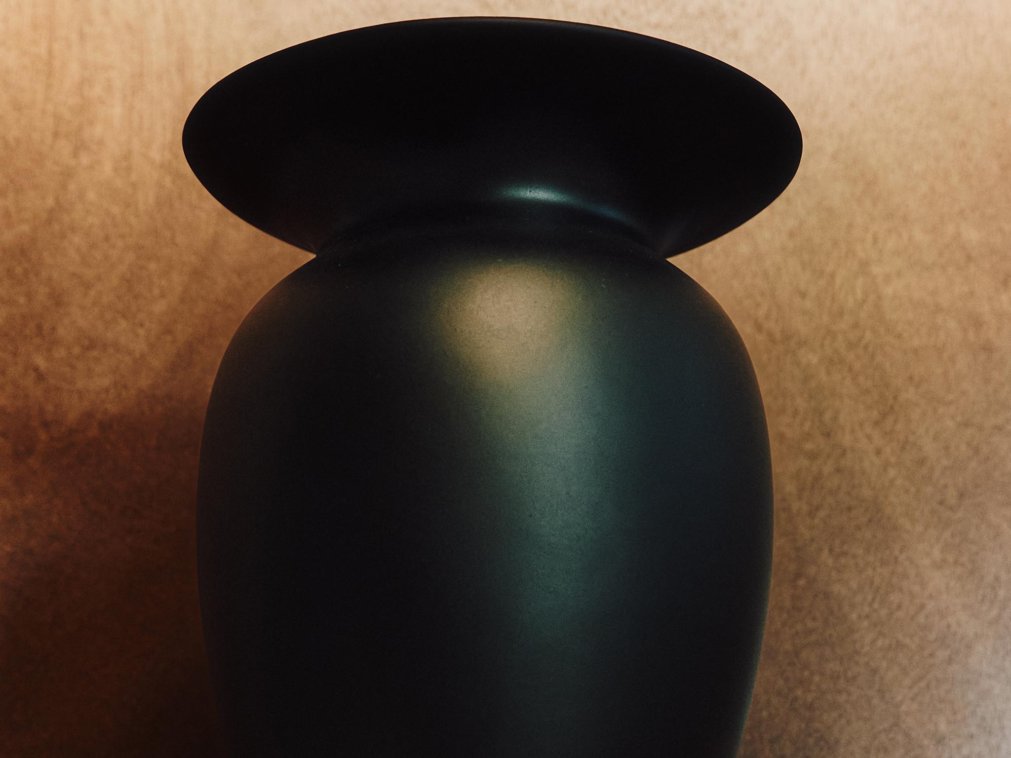 STONEWARE VASE | STUDIO MARY LENNOX — Black