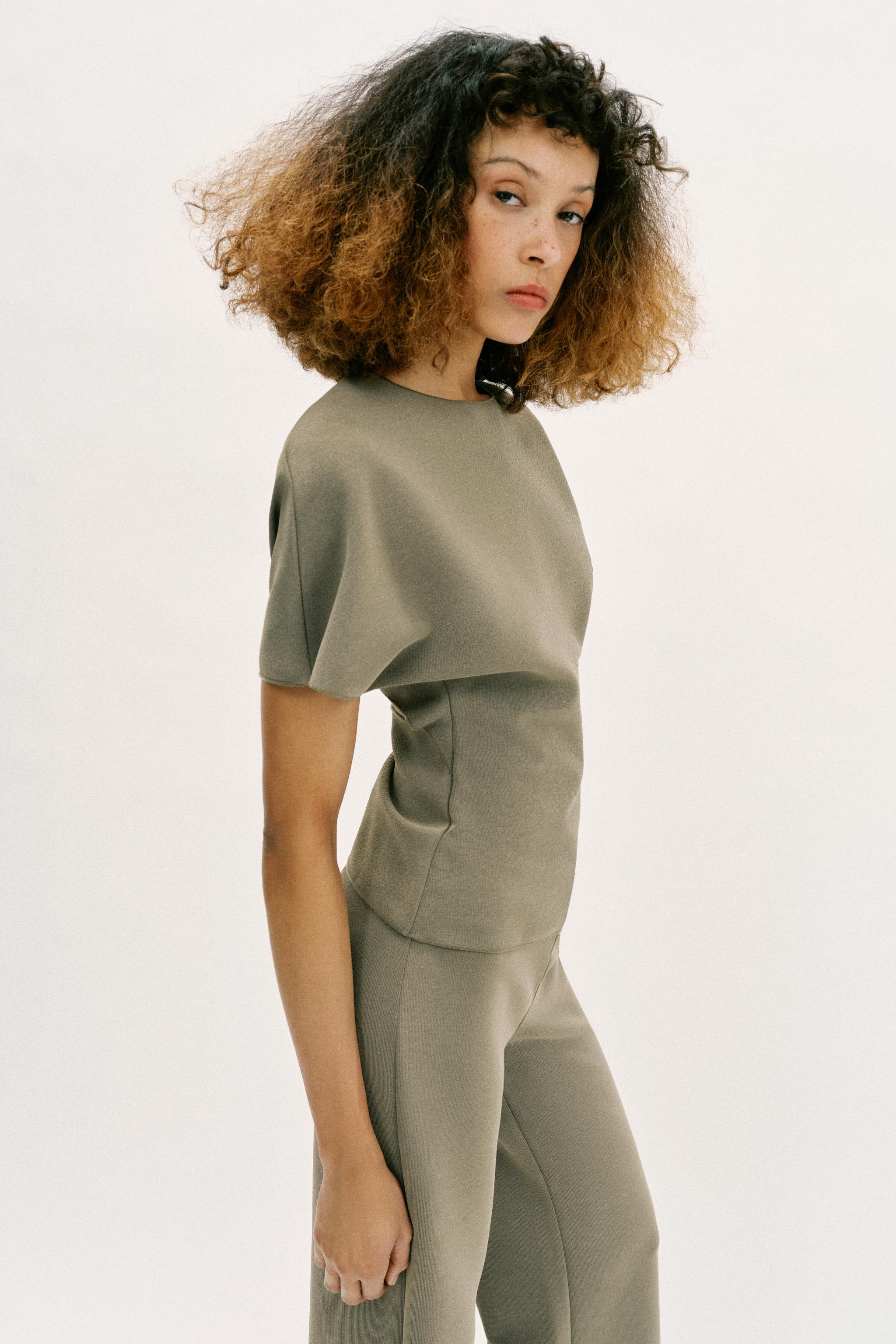 TOP CUT OUT MANGA CURTA - Caqui | ZARA Brasil