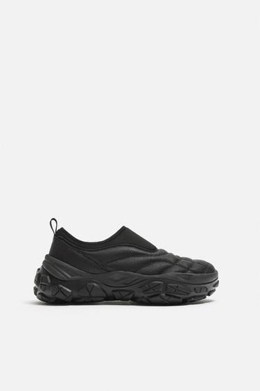 ZAPATILLA ACOLCHADA SIN CORDONES - Negro de Zara