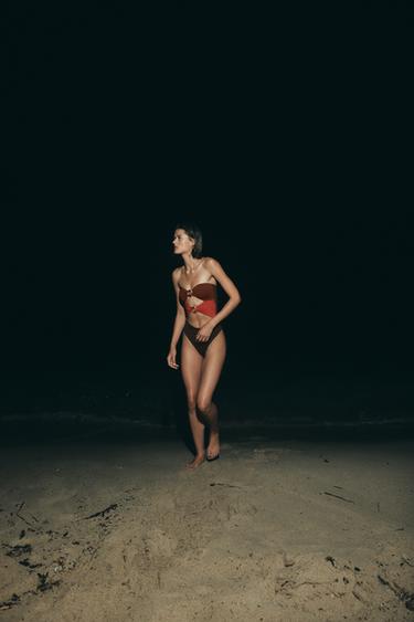 MAILLOT DE BAIN BANDEAU PIÈCES SPIRALE - Marron de Zara - Image 2