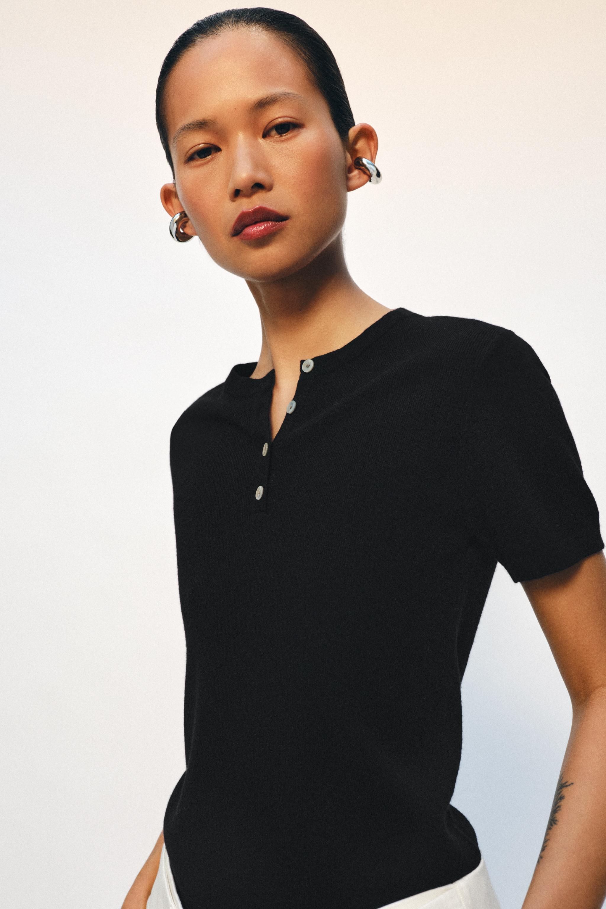 KNIT BUTTON-FRONT TOP