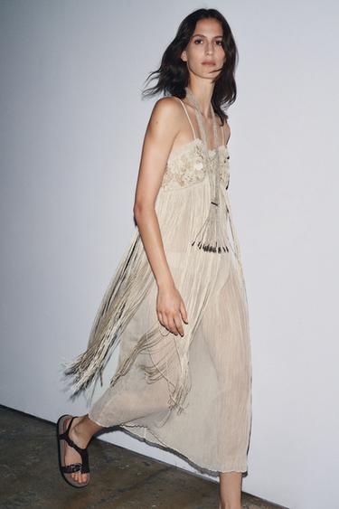 EMBROIDERED FRINGED COMBINATION DRESS - knæk. hvid fra Zara