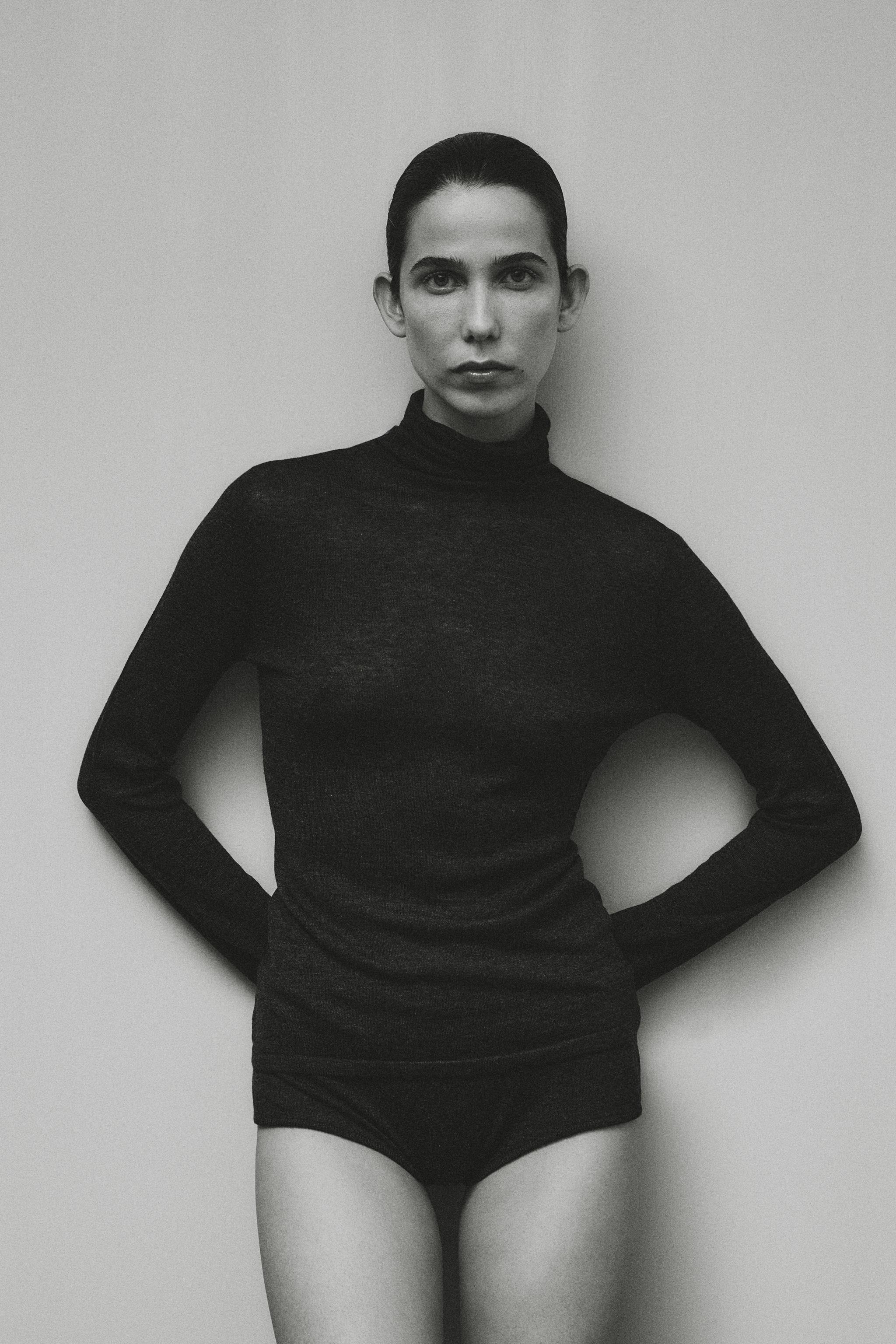 WOOL AND SILK TURTLE NECK SWEATER