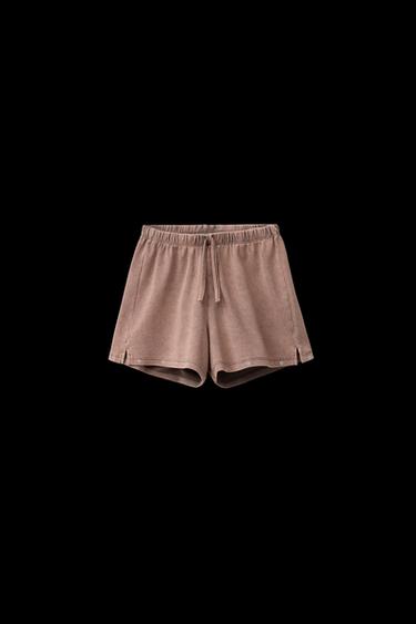 BERMUDASHORTS MIT WASH-EFFEKT UND NIETEN - Braun von Zara