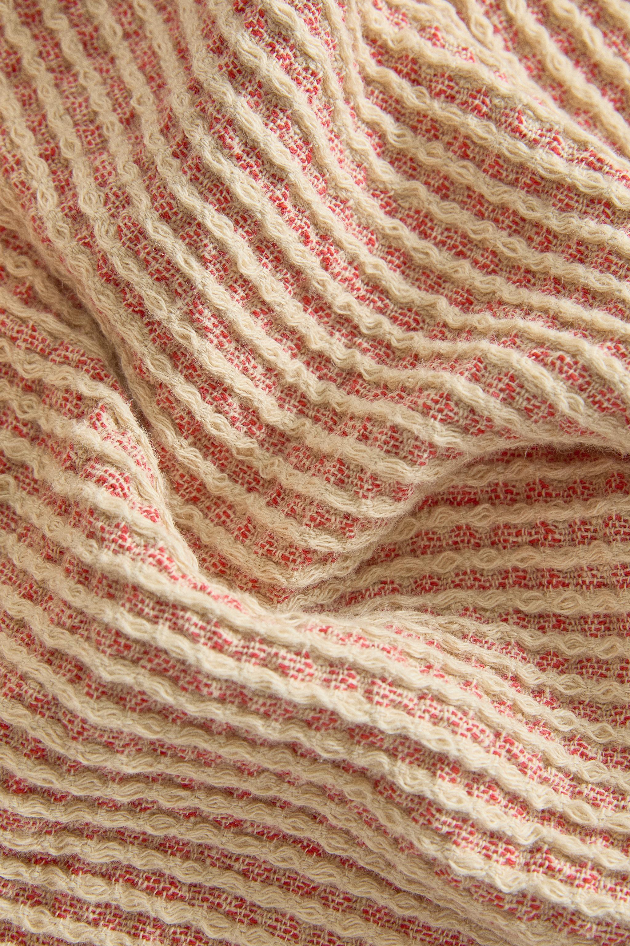 TWO-TONE WAFFLE BATH TOWEL