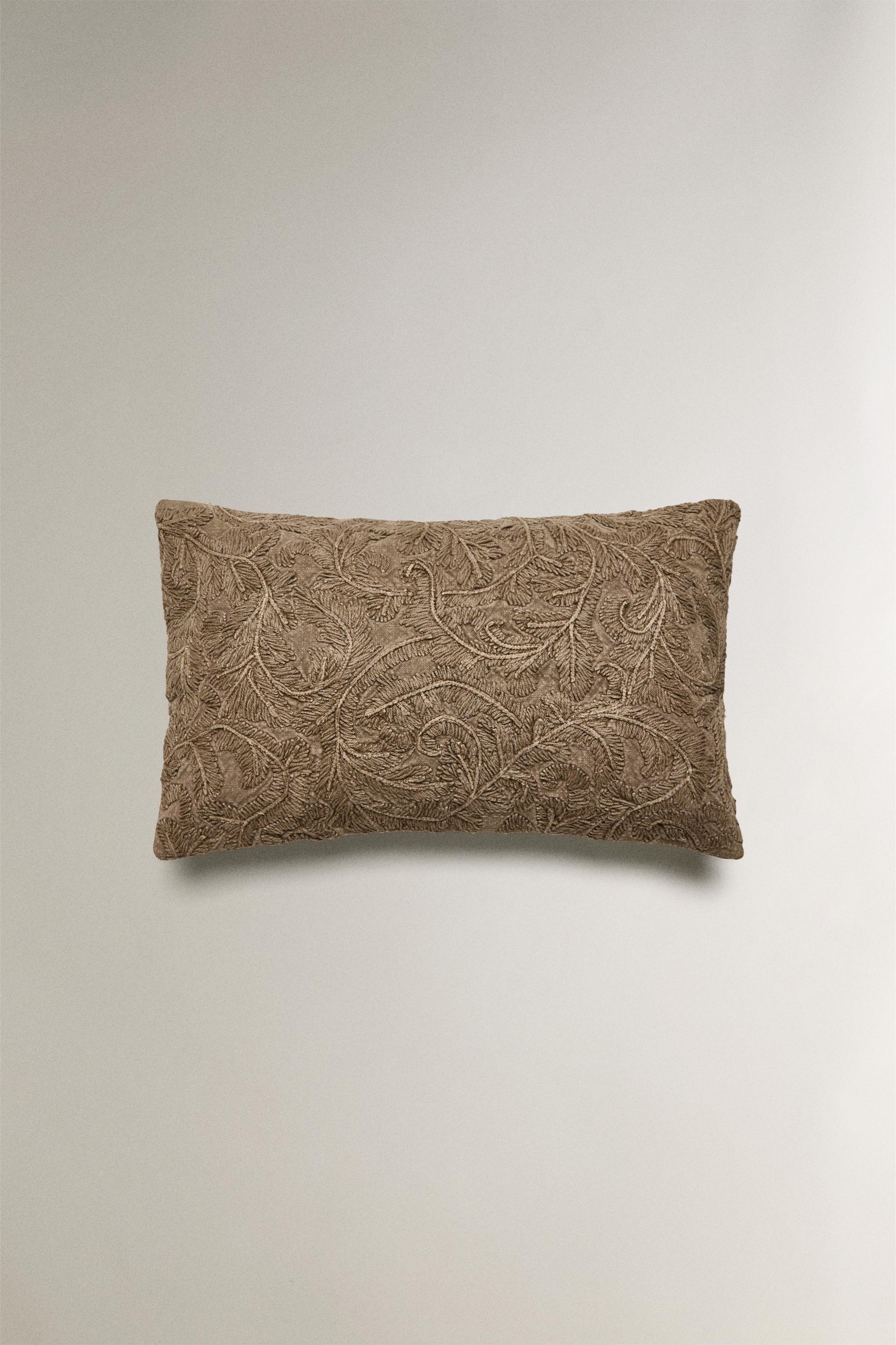 HOUSSE DE COUSSIN BRODÉE