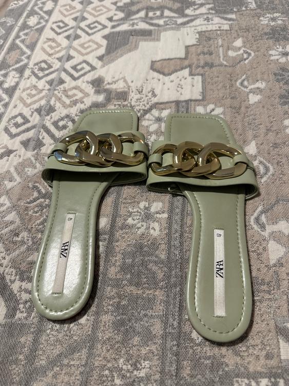 CHAIN TRIM LOW HEELED SANDALS - Image 3