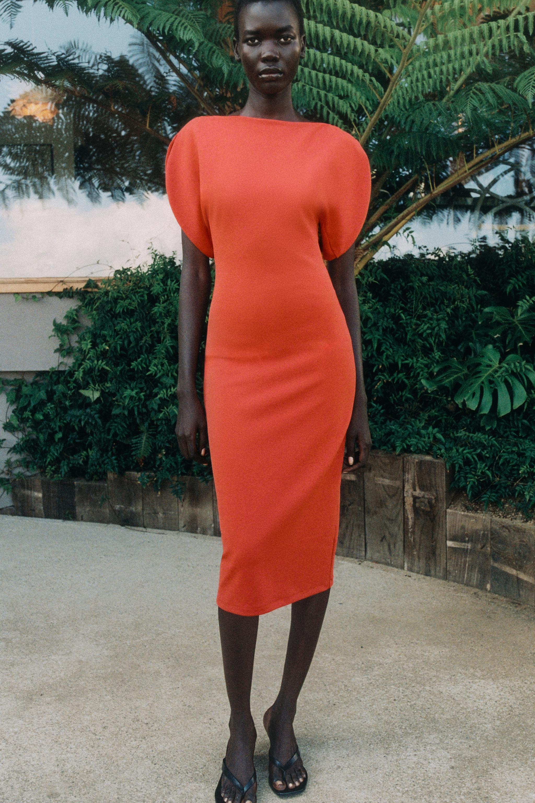 VOLUMINOUS MIDI DRESS