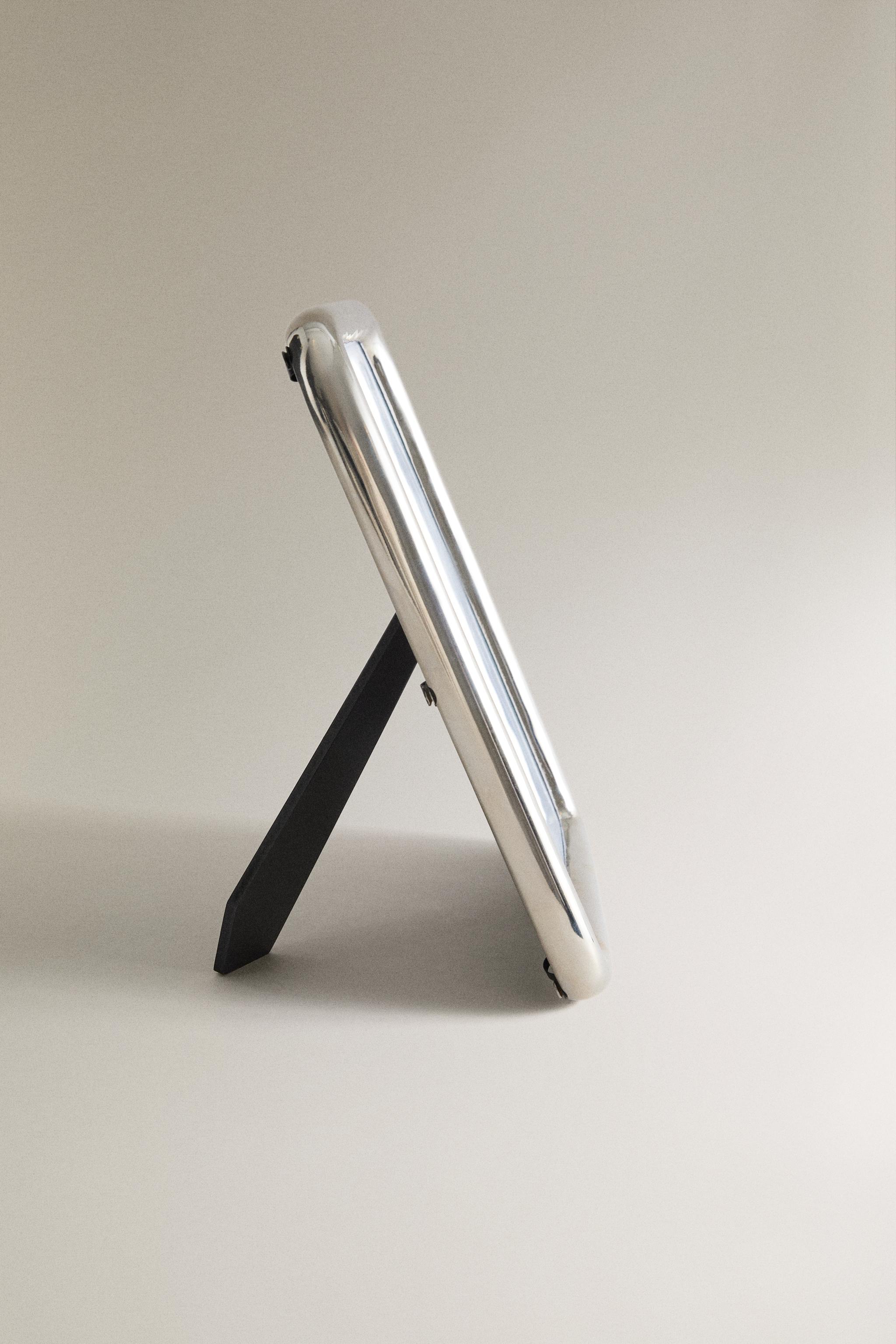 METAL PHOTO FRAME — Silver