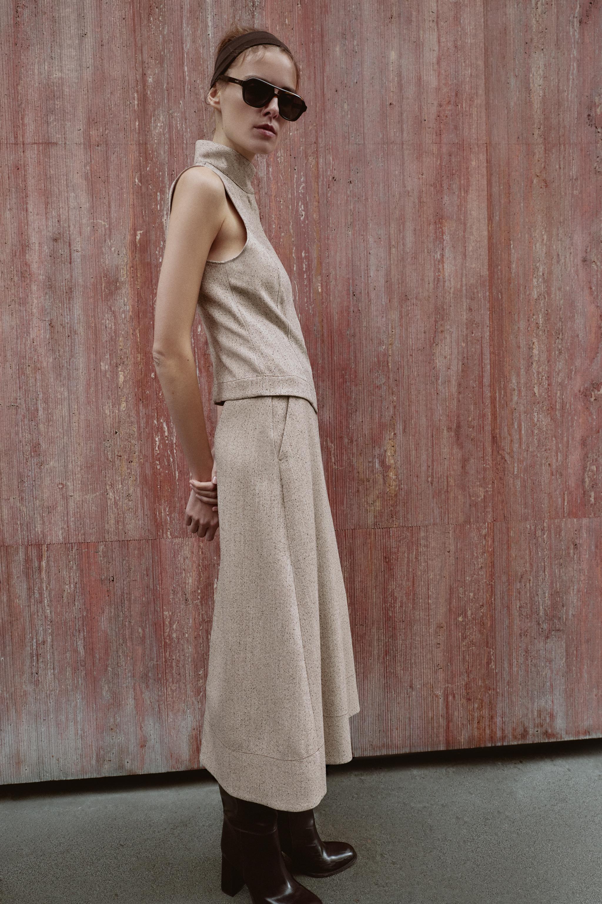 TOP SANS MANCHES À COL MONTANT