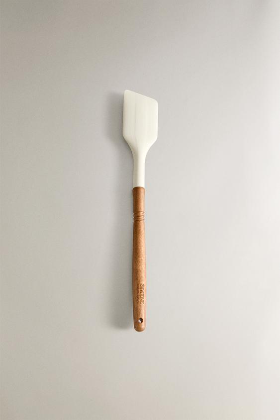 SILICONE AND WOOD SPATULA