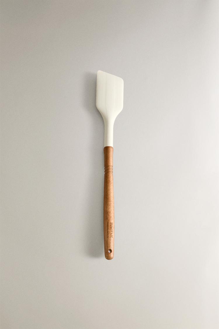 WOOD AND SILICONE SPATULA — Cream