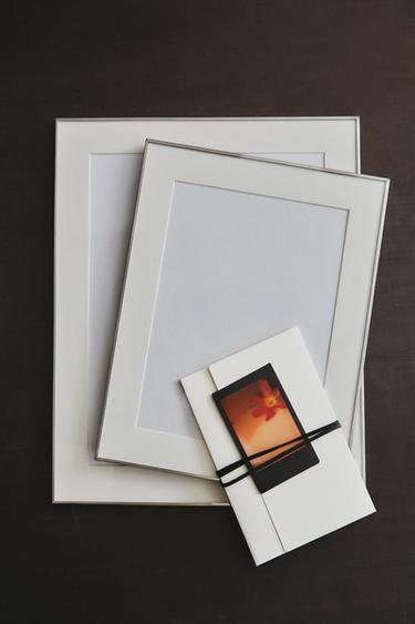PHOTO FRAME WITH THIN SILVER BORDER - Silver by Zara