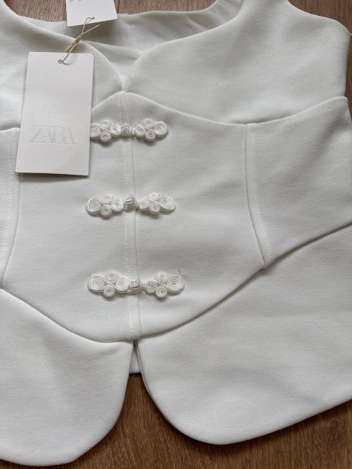 STRAPPY TOP WITH FROG CLOSURE - Image 2