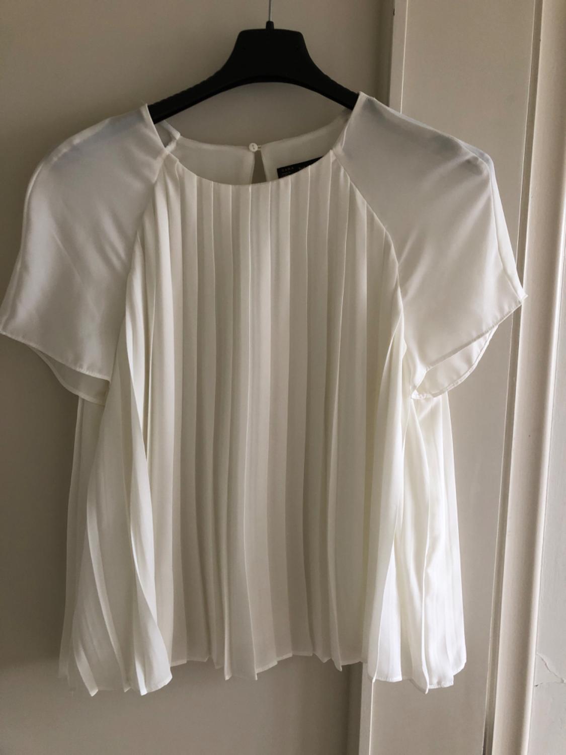 TOP WITH PLEATED HEM