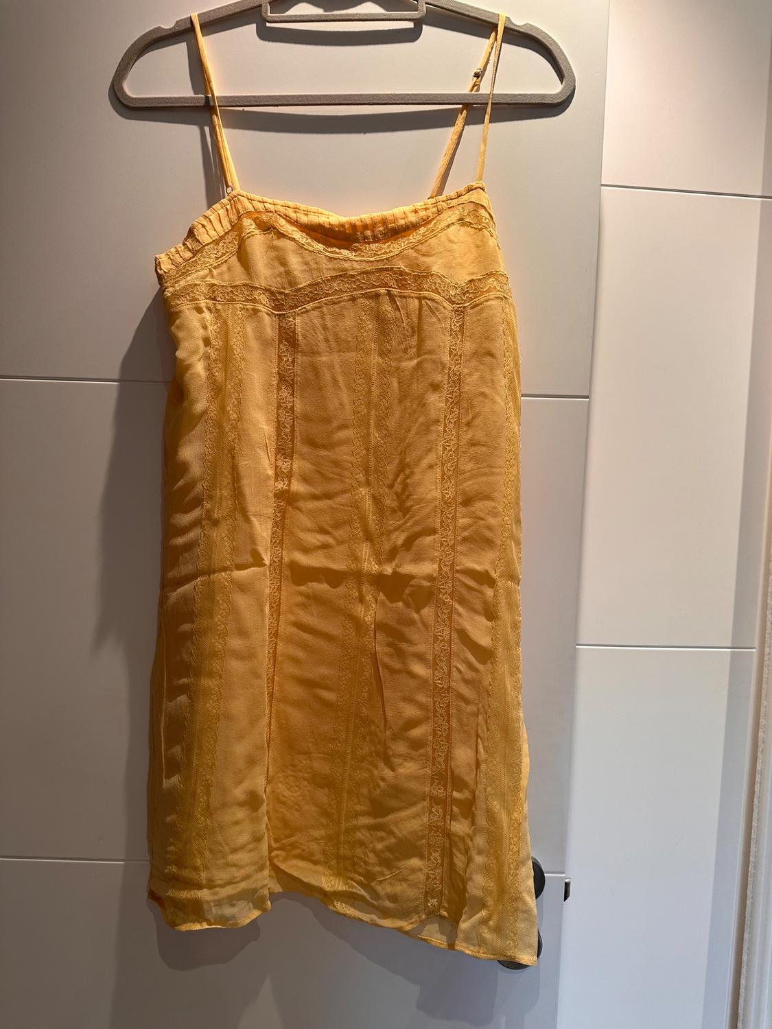 ΚΟΝΤΟ ΦΟΡΕΜΑ ΣΕ ΣΤΥΛ LINGERIE