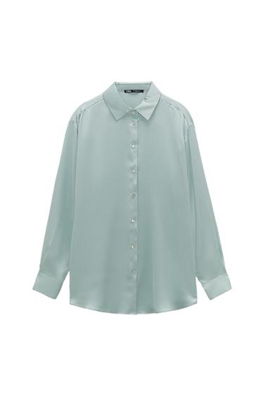Front view of a light green shirt with a classic collar and central button fastening.