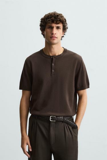 KNIT T-SHIRT WITH BUTTON NECK - chocolate by Zara