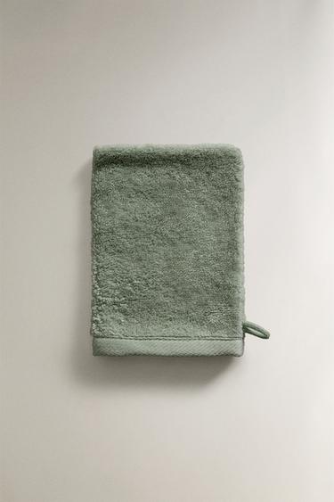 MANOPLA BAÑO ALGODÓN RIZO - Khaki de Zara - Imagen 0