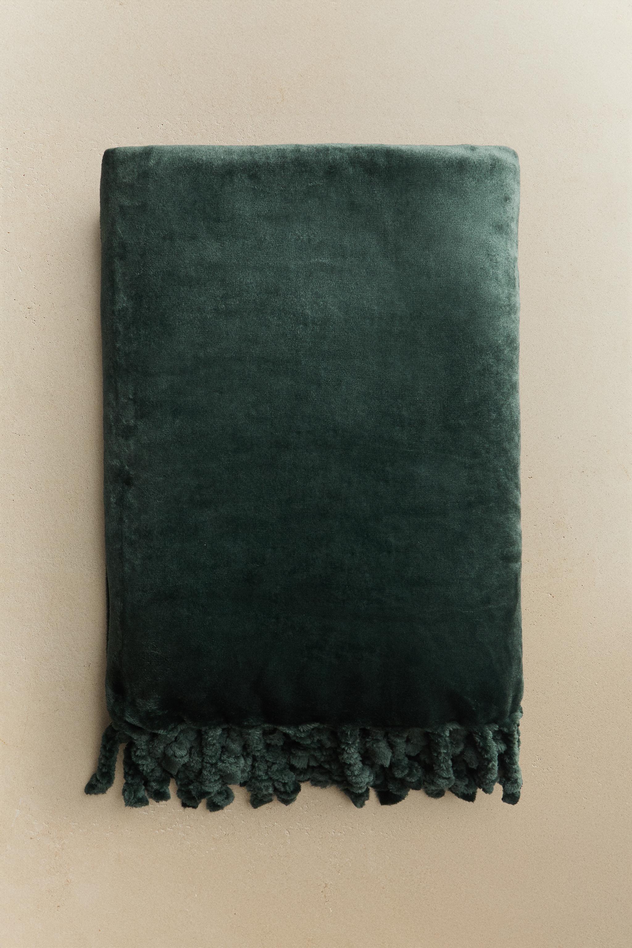 FLEECE BLANKET WITH FRINGING