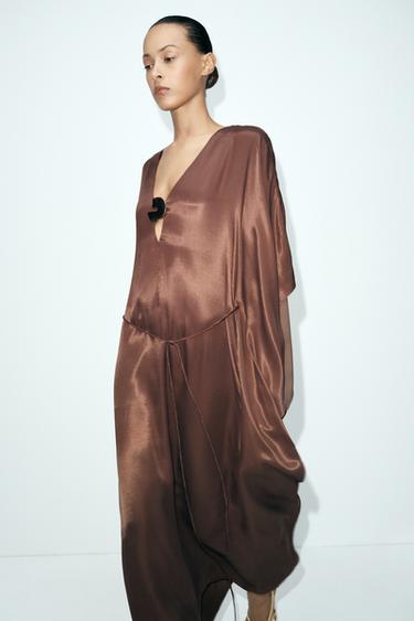 فستان قفطان بتطريز معدني وحزام - بني الخاص بـ Zara