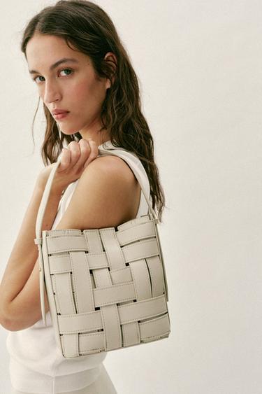 PLAITED CROSSBODY BAG - Ecru by Zara