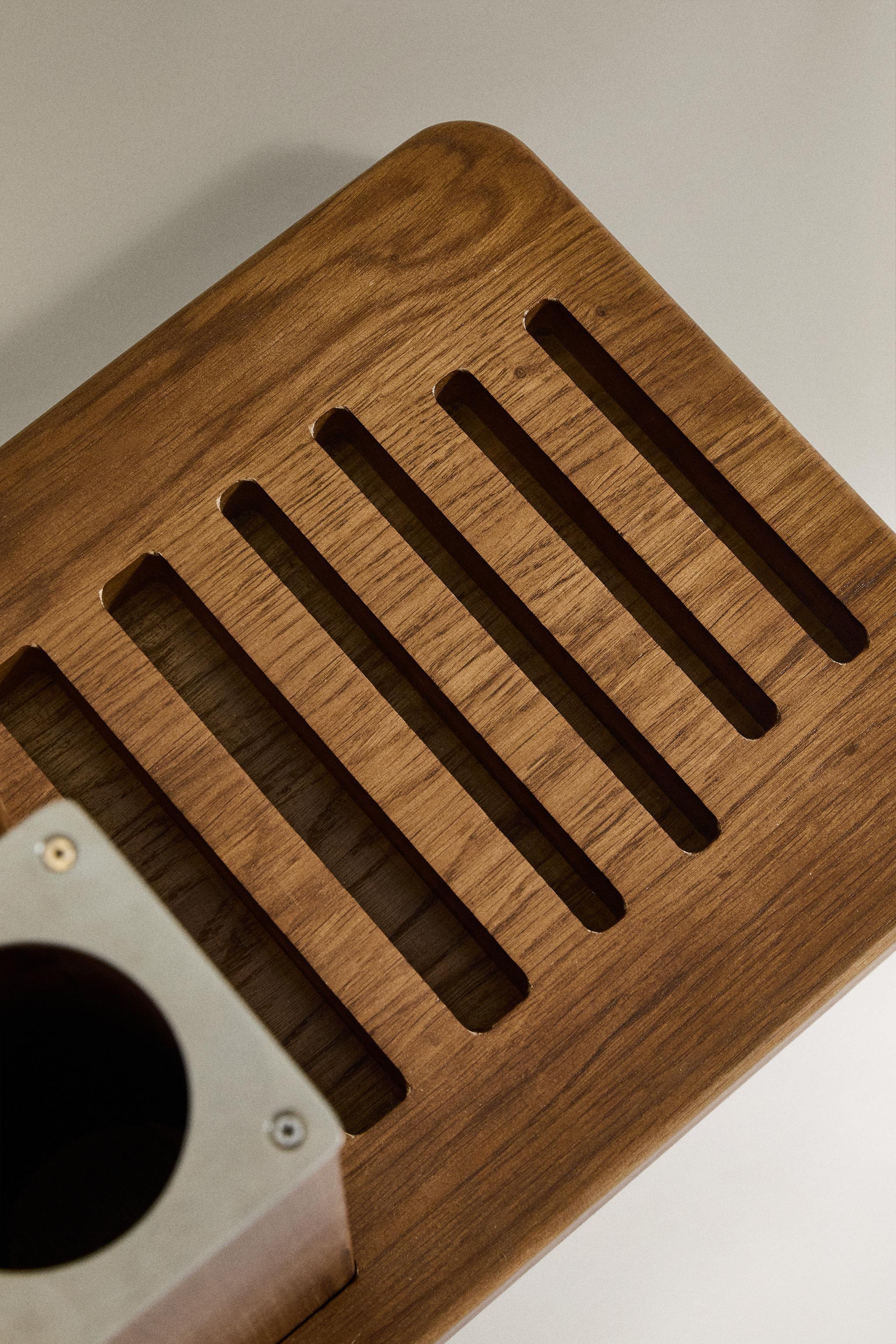 WOODEN BAR AND DISC RACK — Light beige