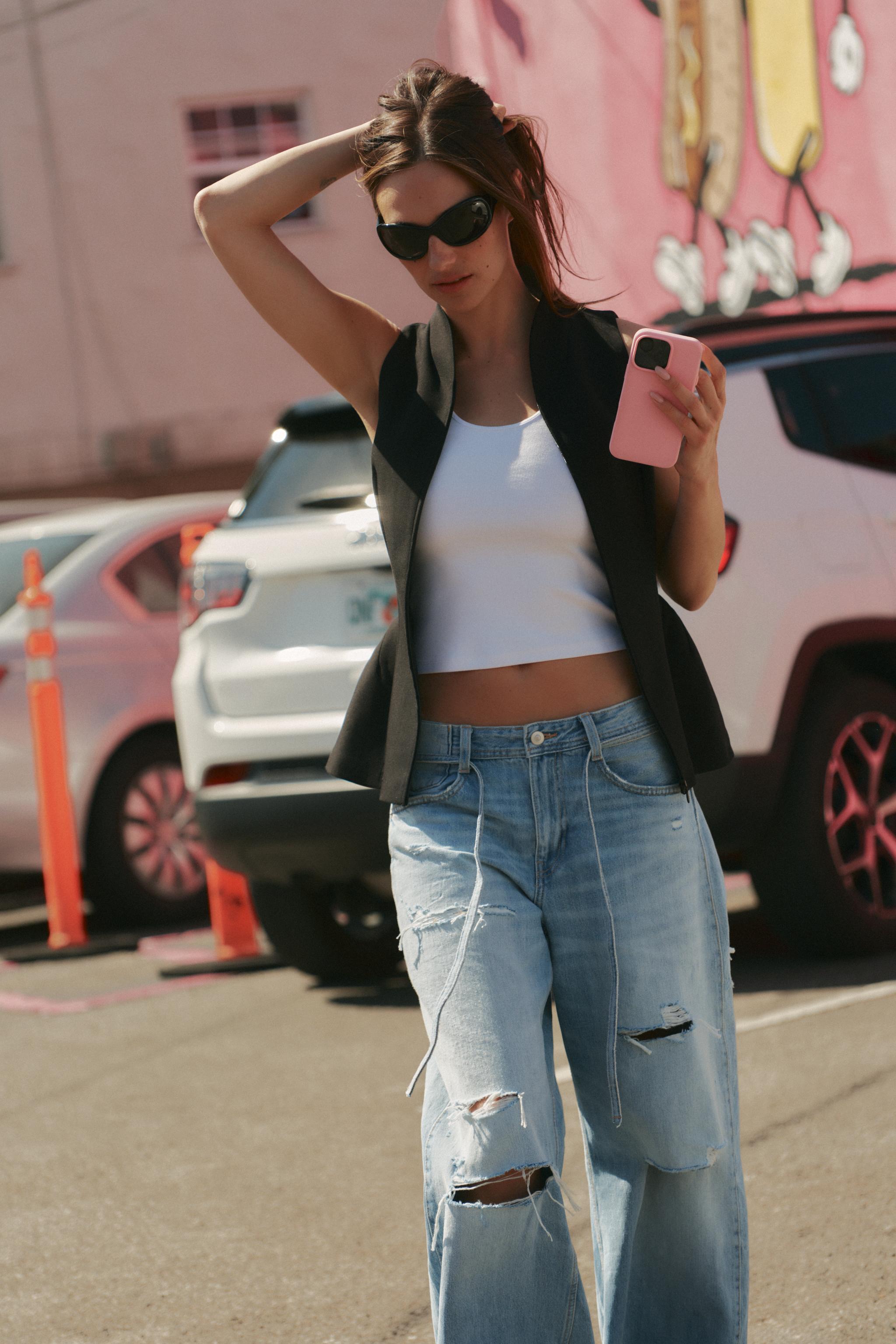 FITTED WAISTCOAT WITH VOLUME — Black