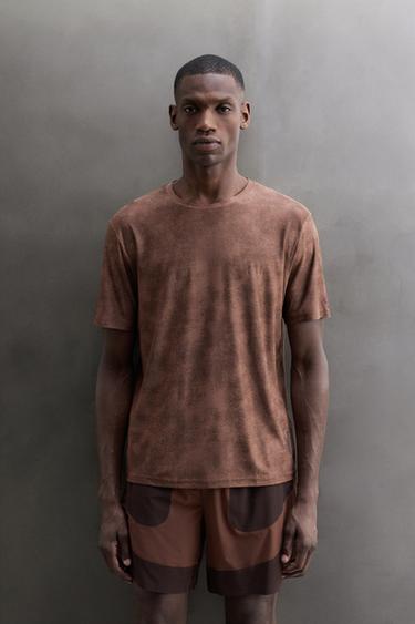 CONTRAST JACQUARD TECHNICAL T-SHIRT — Brown 2