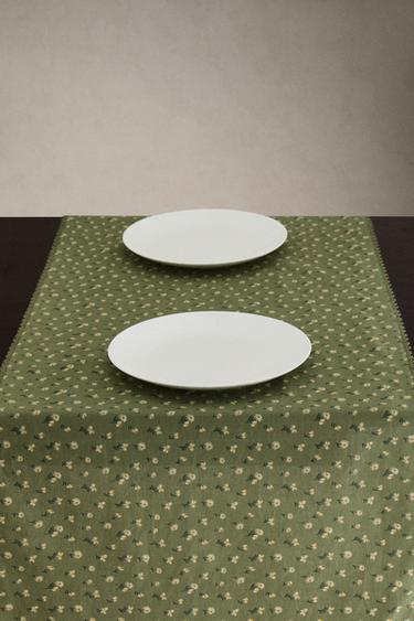 COTTON DAISY TABLE RUNNER - Green by Zara - Image 1
