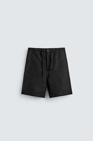 برمودا فضفاضة RELAXED FIT - أسود الخاص بـ Zara