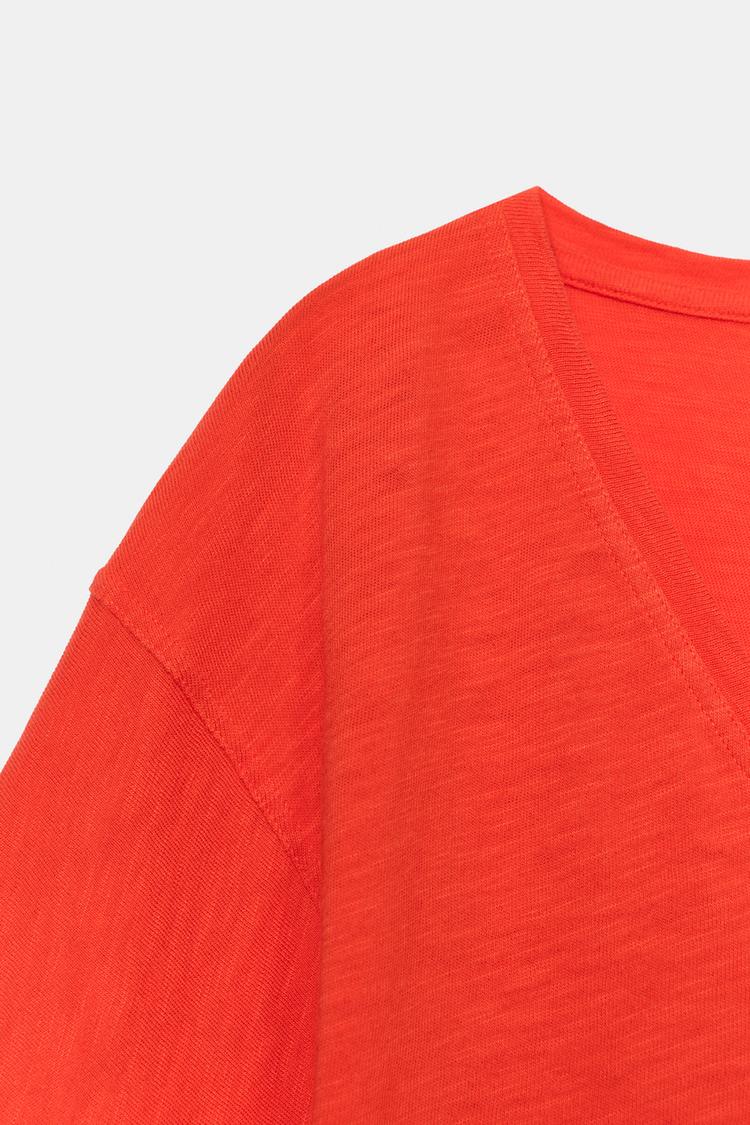 CAMISETA CON ESCOTE EN V 7