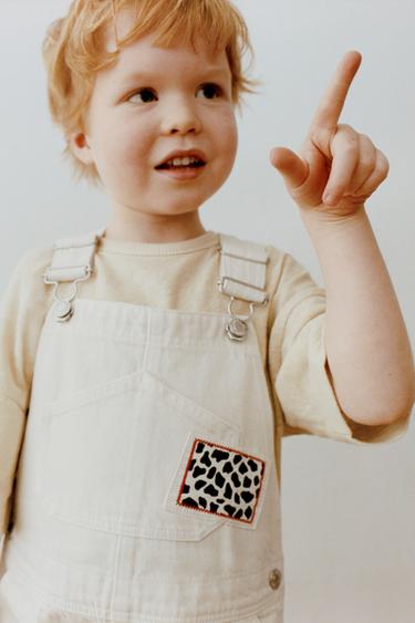 SALOPETTE EN SERGÉ À PIÈCES TOY STORY © DISNEY PIXAR - Écru de Zara