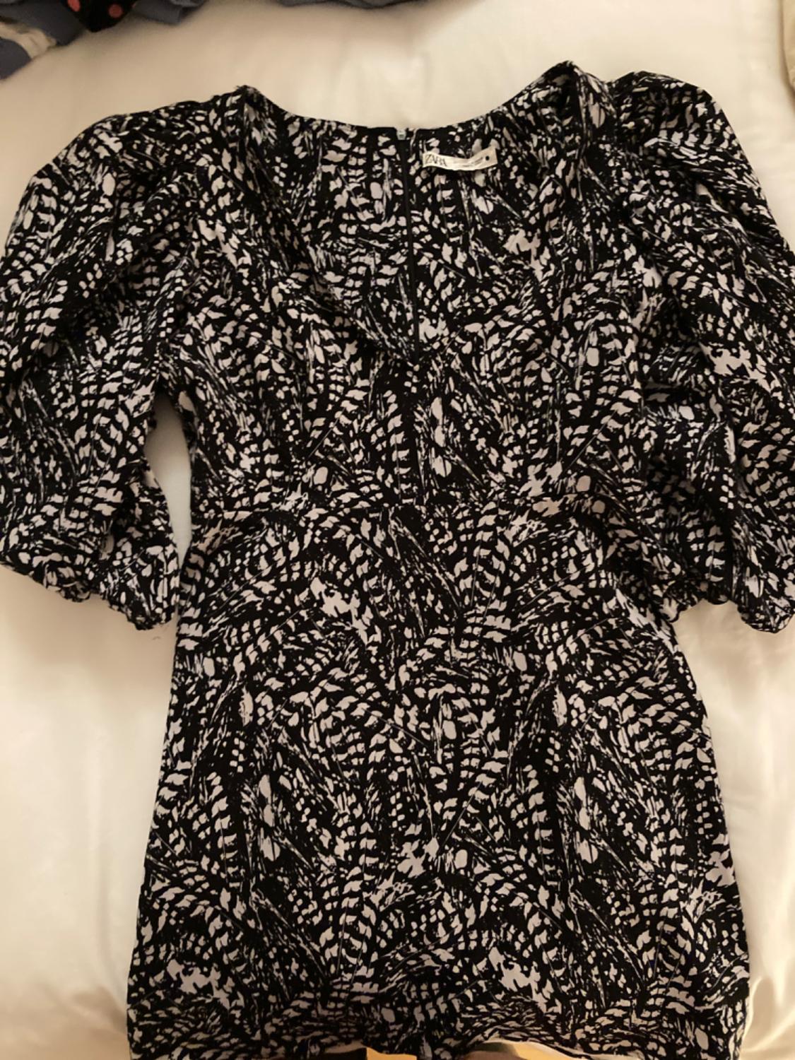 SHORT PRINTED DRESS