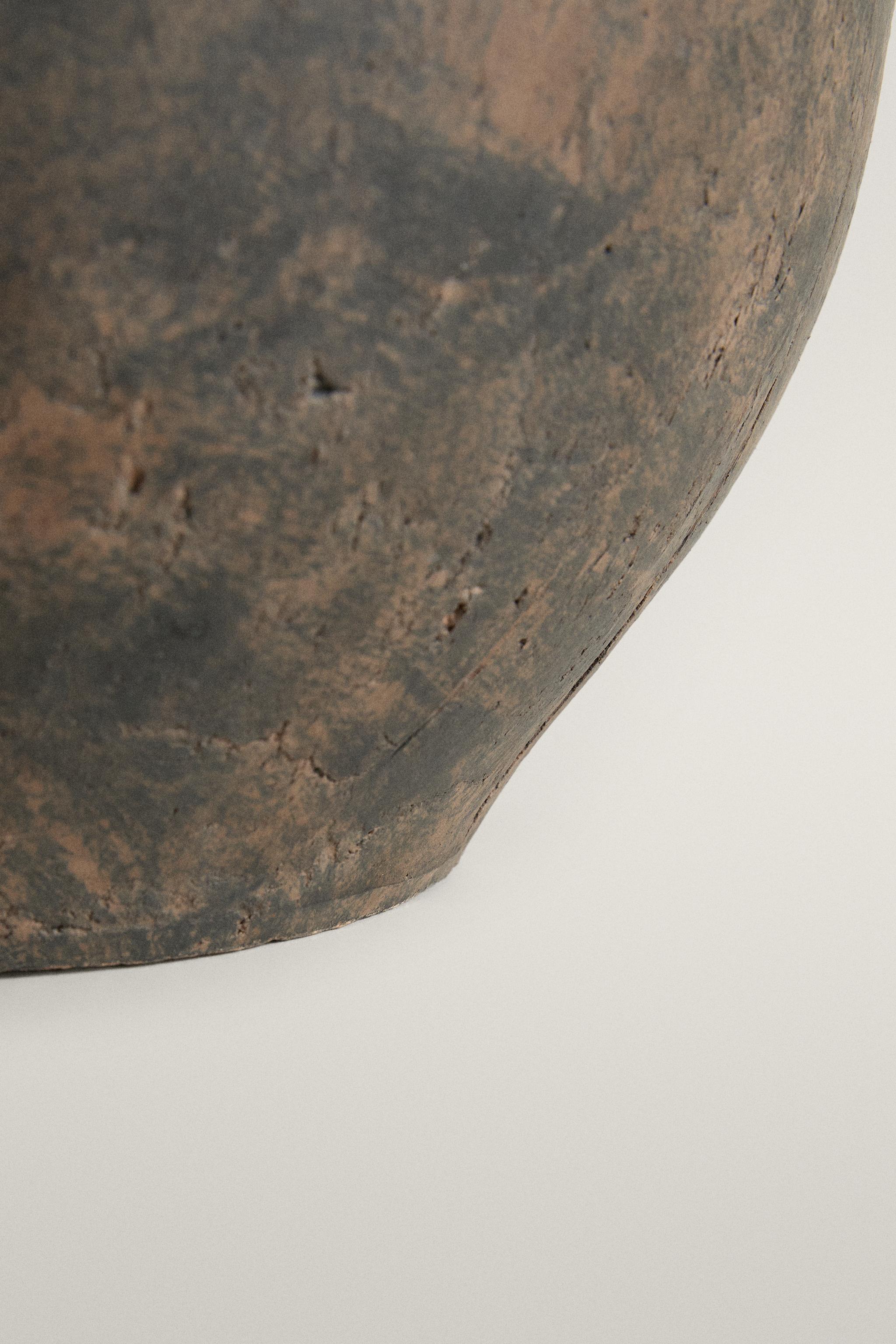 OVAL DECORATIVE CERAMIC VASE