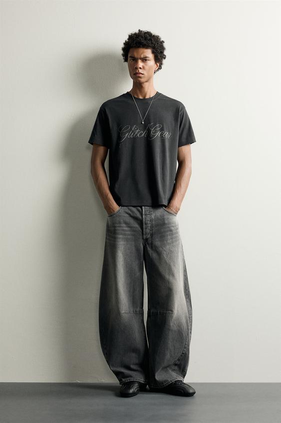 CAMISETA CROPPED FIT TEXTO LAVADO - Gris antracita de Zara - Imagen 0
