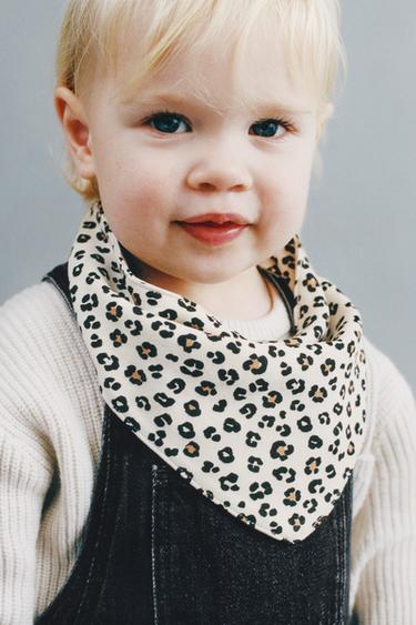 КОМПЛЕКТ ЧЕПЧИК И НАГРУДНИК С АНИМАЛИСТИЧНЫМ ПРИНТОМ — ЭКРЮ от Zara