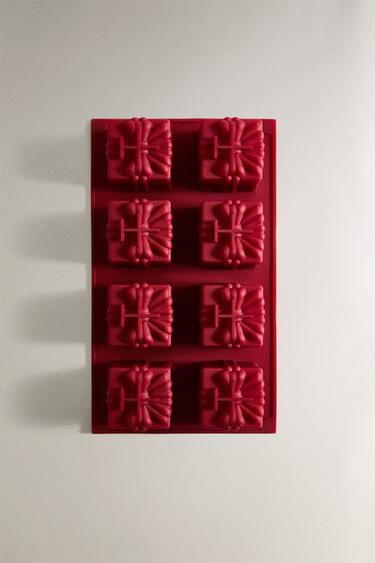 CHRISTMAS GIFT BAKING MOULD - Red by Zara - Image 0