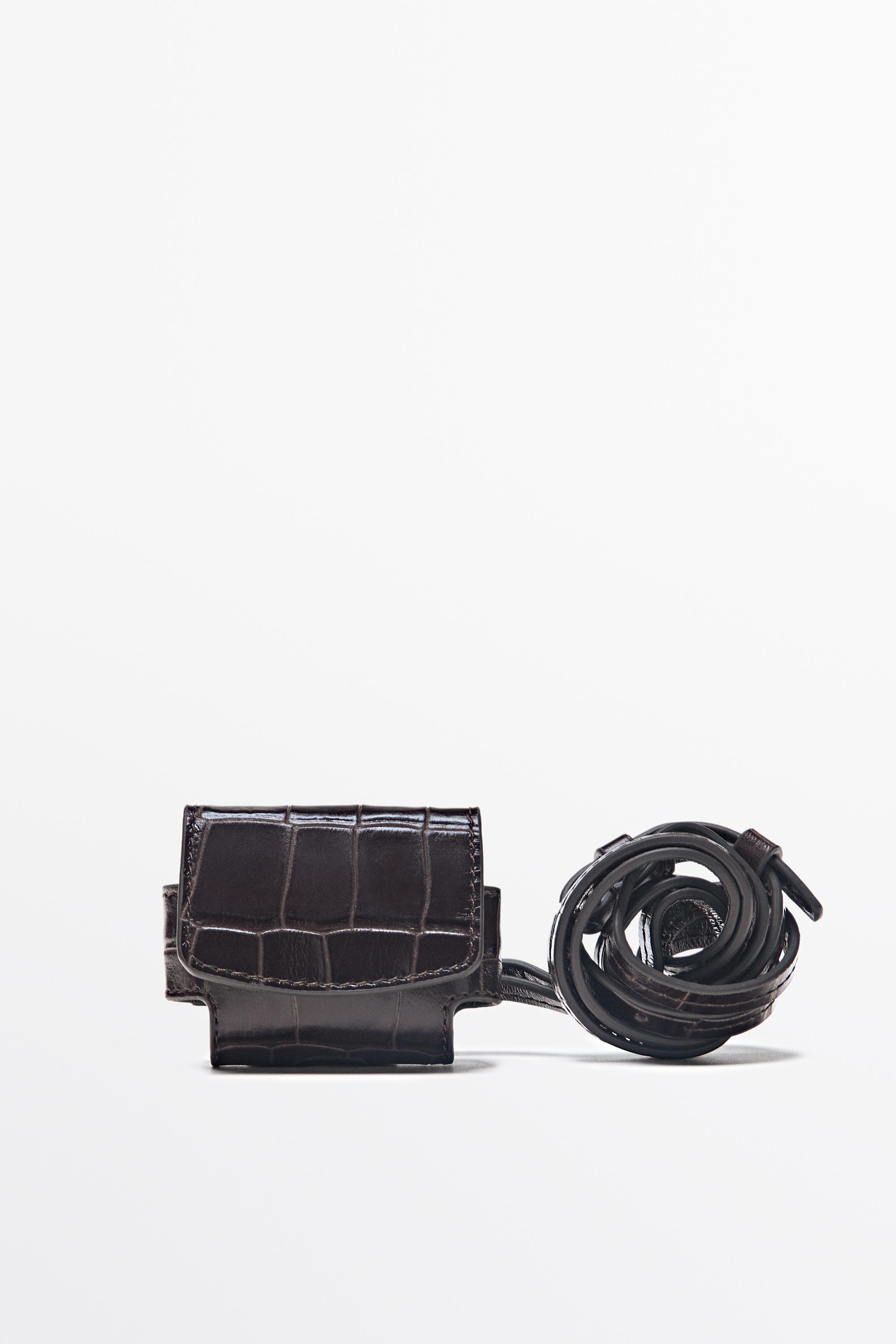 Textured leather AirPods case — Brown