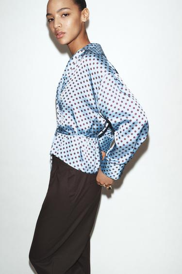 CHEMISE SATINÉE À POIS AVEC CEINTURE - Marron-Bleu de Zara - Image 2