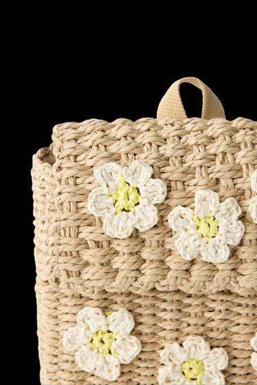 MOCHILA EFECTO RAFIA FLORES - Marrón de Zara