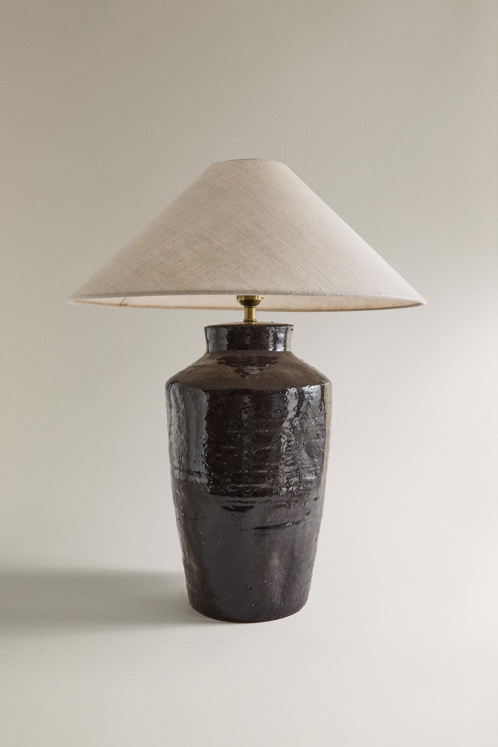 CERAMIC TABLE LAMP