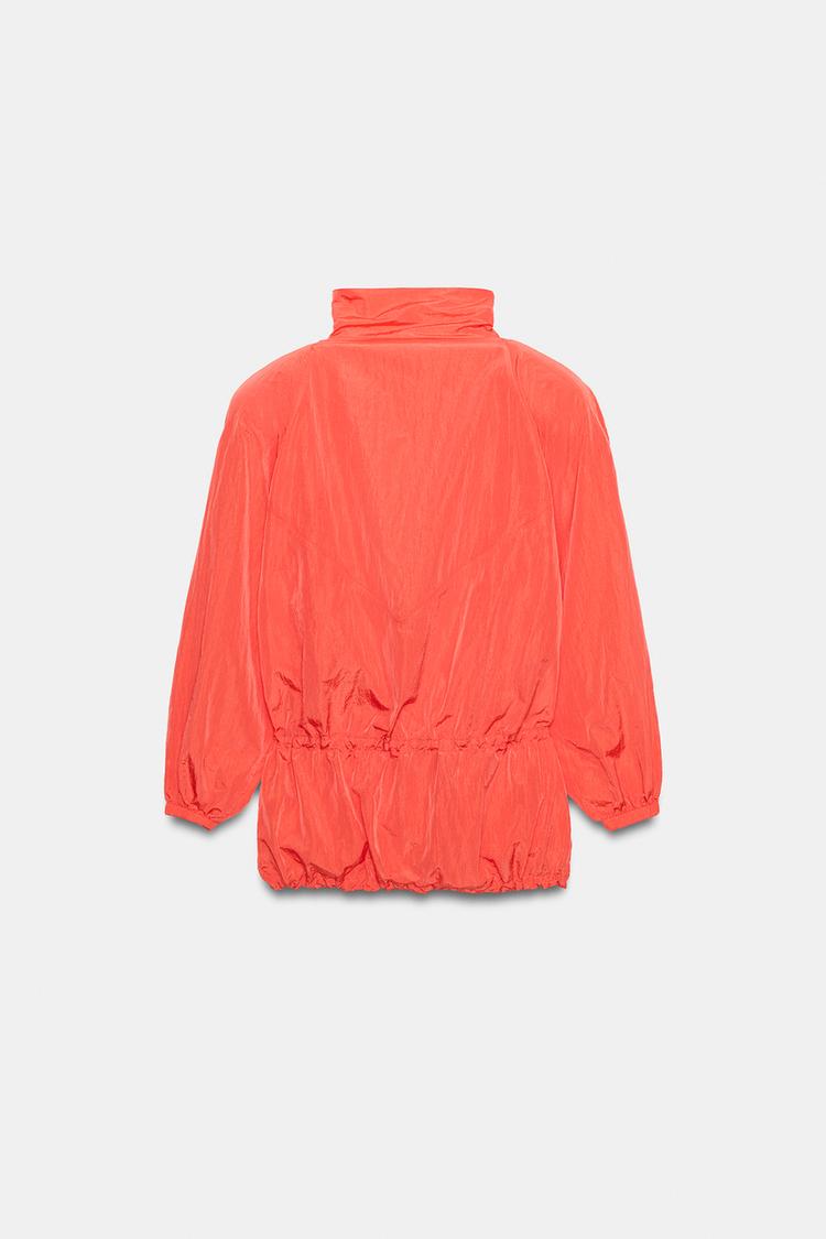 Chaqueta técnica con hombreras y cierre 7