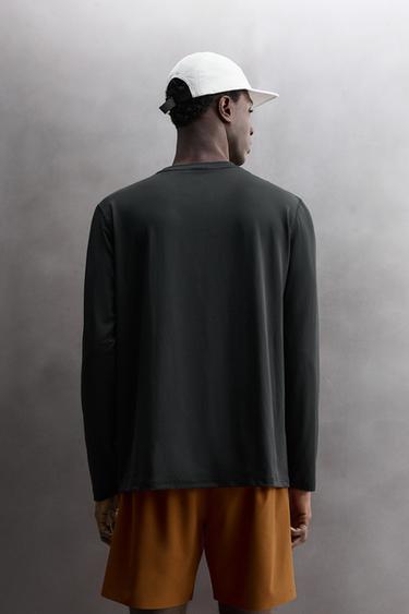 베이직 테크니컬 롱 슬리브 티셔츠 - Zara 블랙